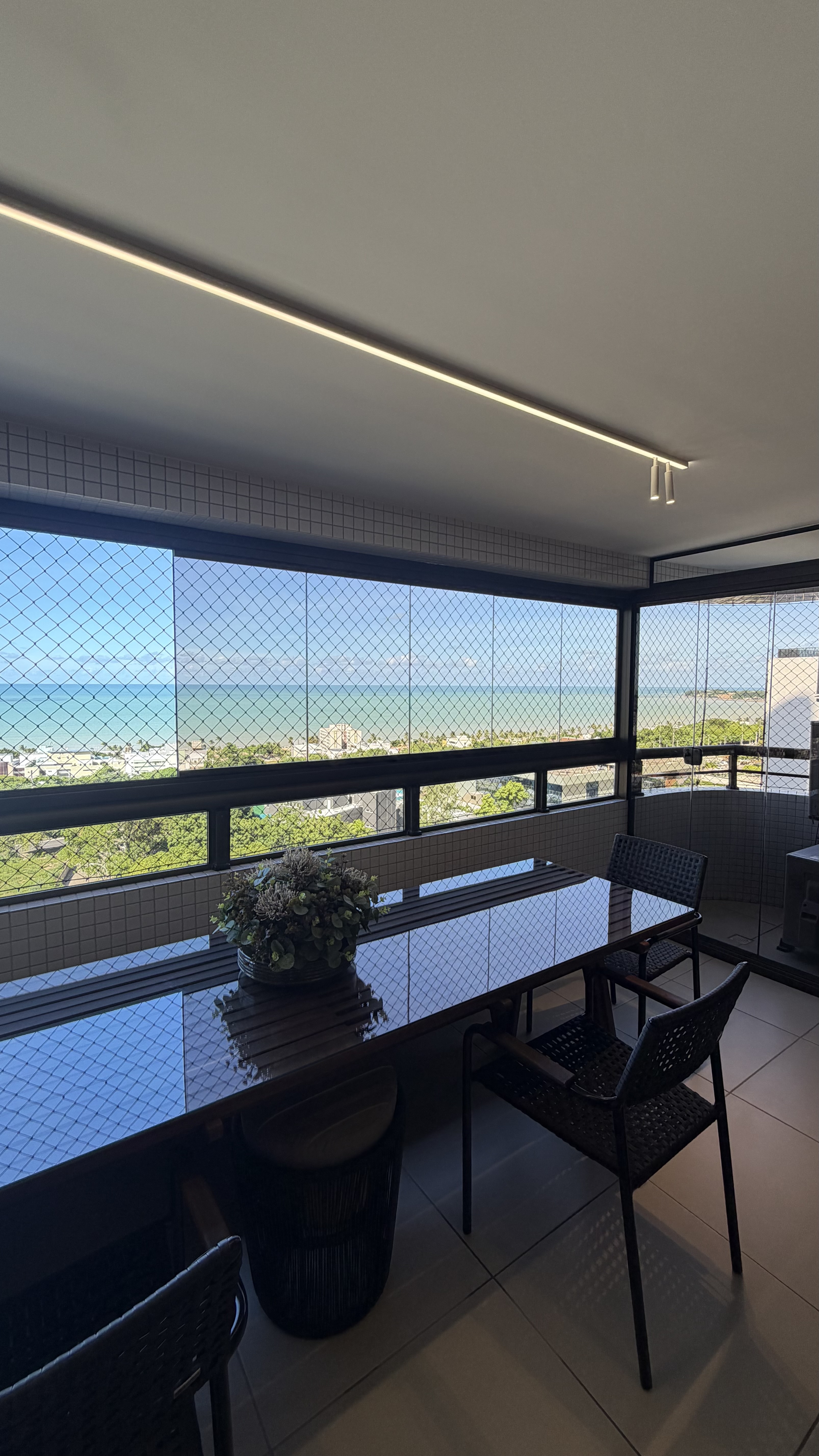 APARTAMENTO A VENDA NO ALTIPLANO COM VISTA LIVRE PARA O MAR